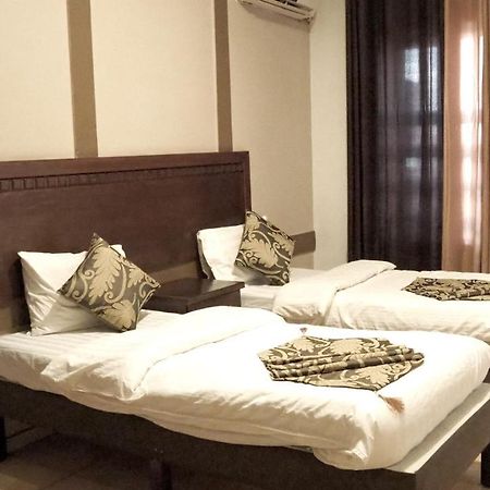 Al Fawanes Hotel Apartments Al Yadudah Екстер'єр фото