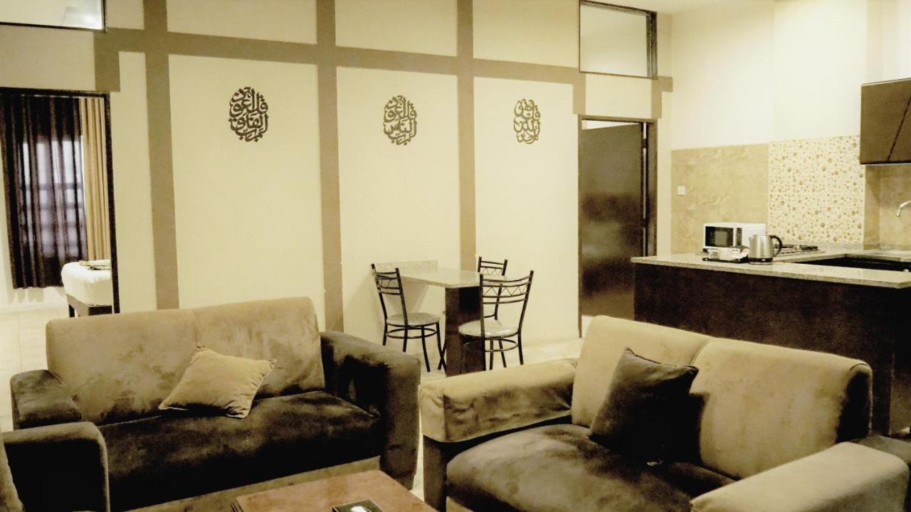Al Fawanes Hotel Apartments Al Yadudah Екстер'єр фото