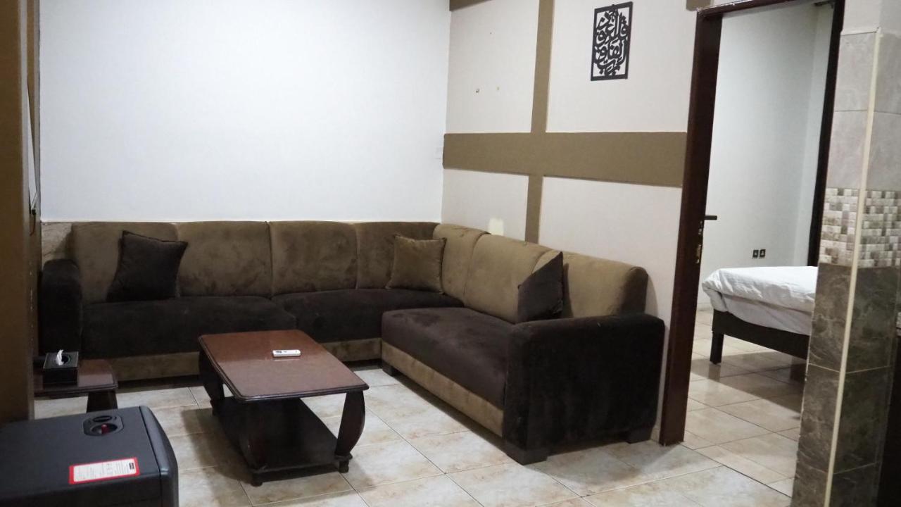 Al Fawanes Hotel Apartments Al Yadudah Екстер'єр фото