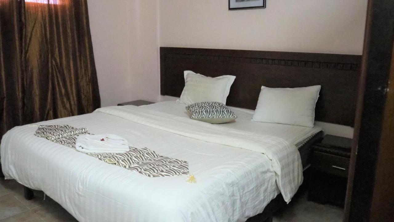 Al Fawanes Hotel Apartments Al Yadudah Екстер'єр фото