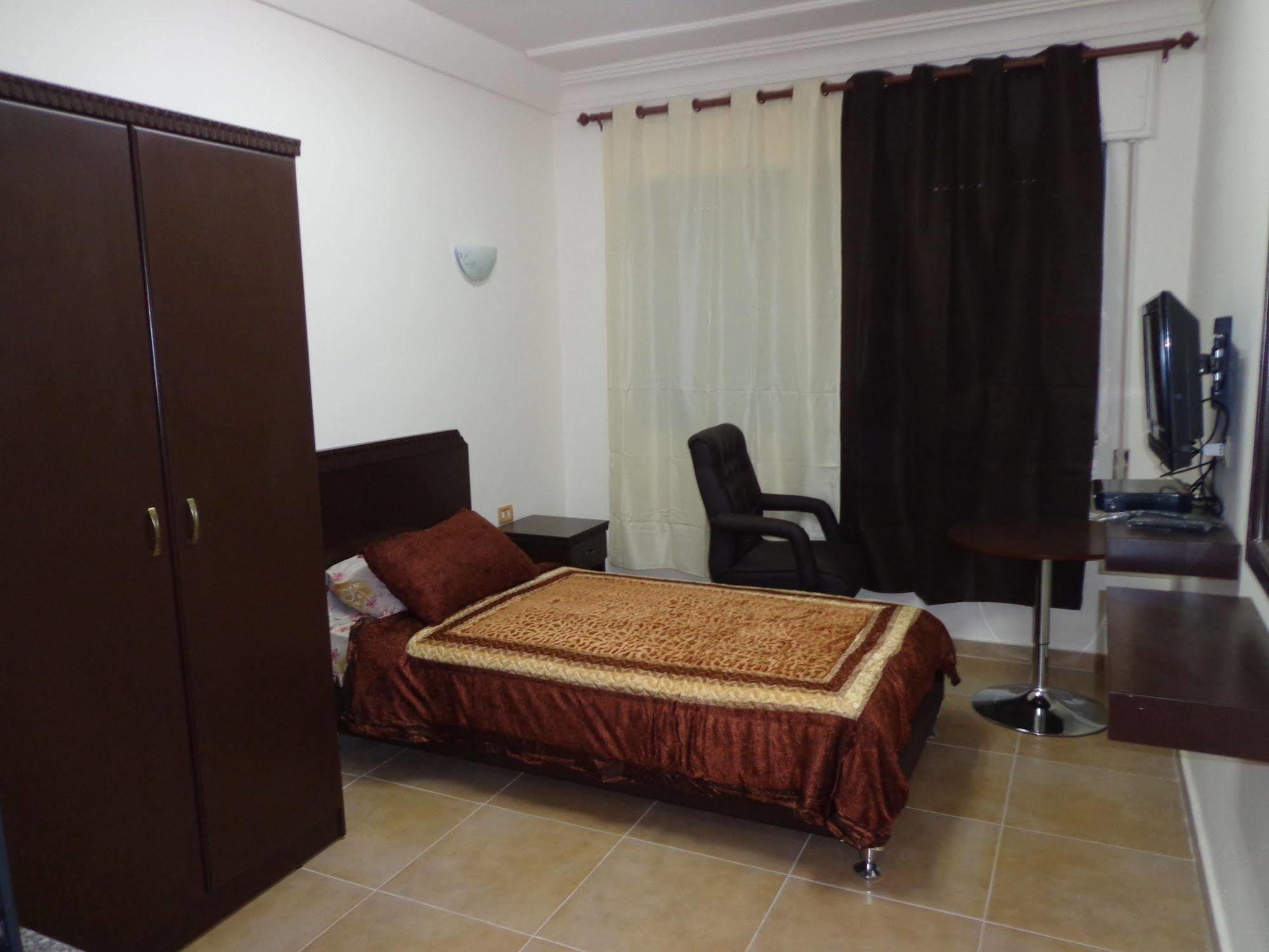 Al Fawanes Hotel Apartments Al Yadudah Екстер'єр фото